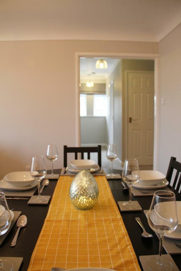 Kings Field Maisonette Eastleigh Bagian luar foto